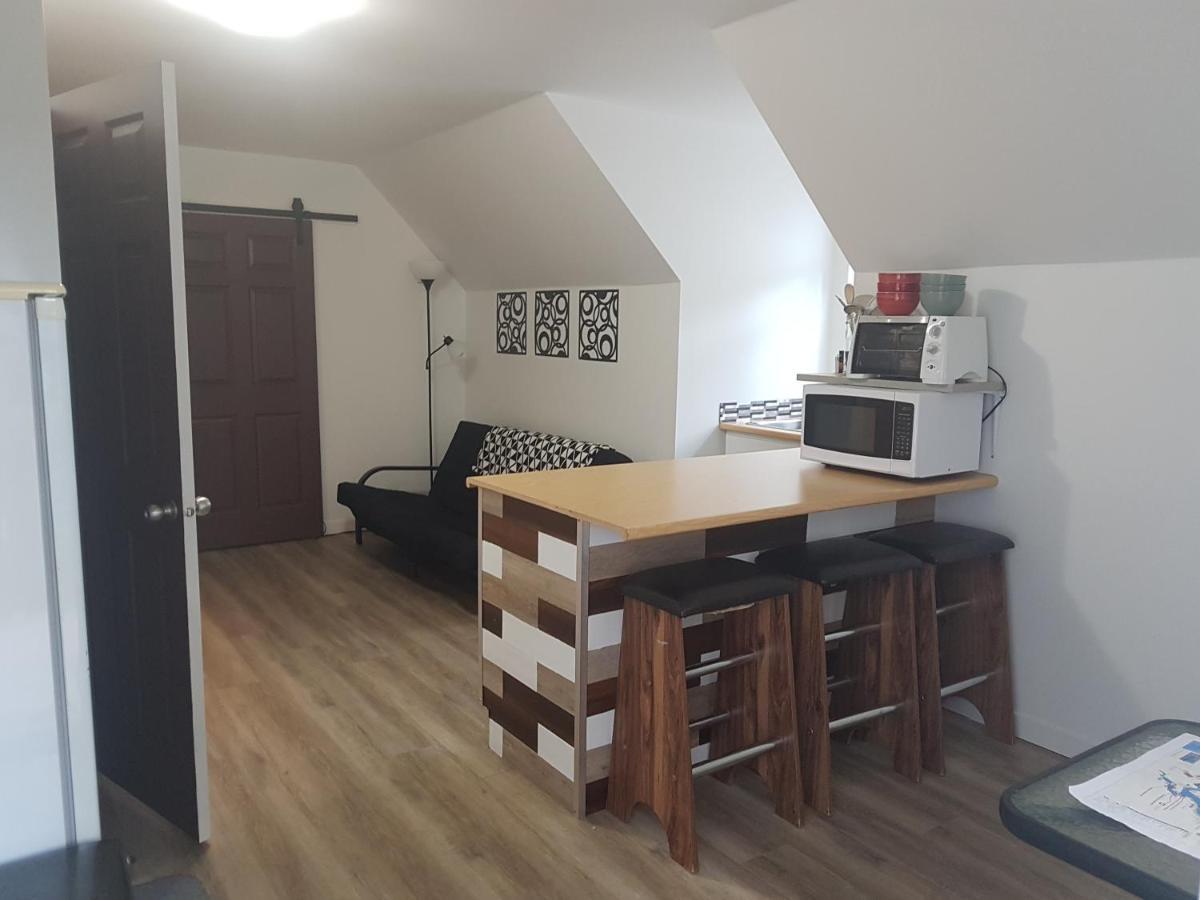Pines Motel Sicamous Eksteriør billede