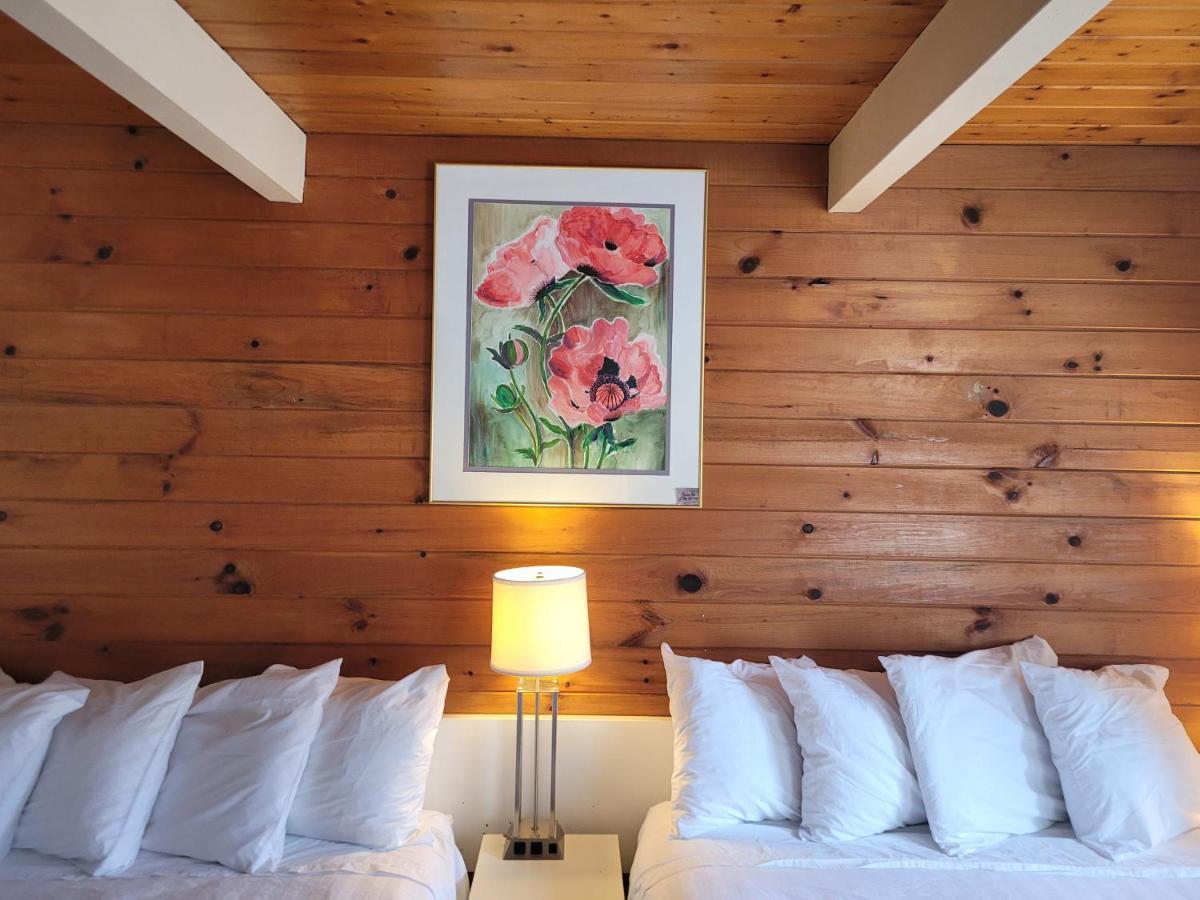 Pines Motel Sicamous Eksteriør billede