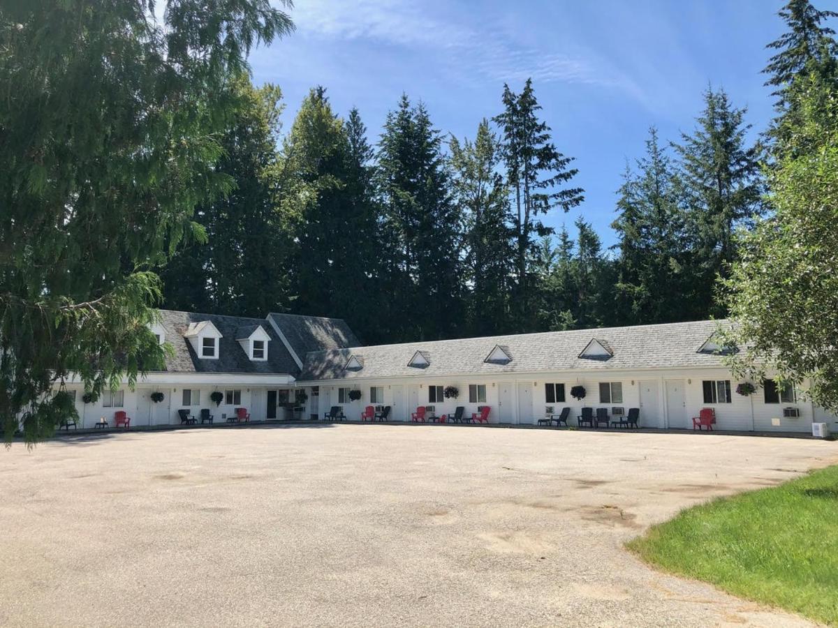 Pines Motel Sicamous Eksteriør billede