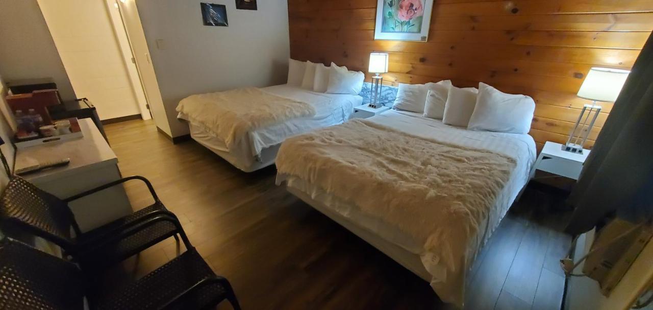 Pines Motel Sicamous Eksteriør billede